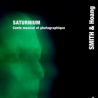 La couverture du livre-disque entretien "Saturnium, conte musical et photographique". [Musicales Actes Sud]
