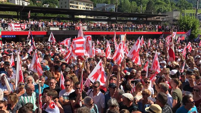 La foule à Moutier. [RTS - Pascal Bourquin]