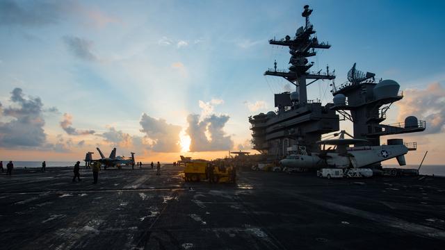 Des navires japonais se sont joints au porte-avion nucléaire américain et la flotte qui l'accompagne. [AFP - MC3 Matt BROWN/US Navy]