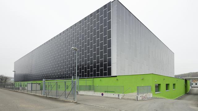 Vue extérieure du Green Datacenter à Lupfig (AG), revendu par le géant français des télécoms et des médias Altice. [Keystone - Gaetan Bally]