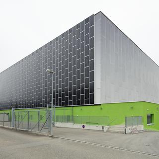 Vue extérieure du Green Datacenter à Lupfig (AG), revendu par le géant français des télécoms et des médias Altice. [Keystone - Gaetan Bally]