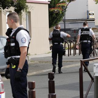 Des policiers français lors d'une opération au sud de Paris (image d'illustration). [AP Photo/Keystone - Christophe Ena]