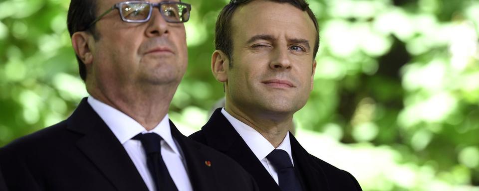 François Hollande et Emmanuel Macron: d'une présidence à l'autre. [Pool/AFP - Eric Fefferberg]