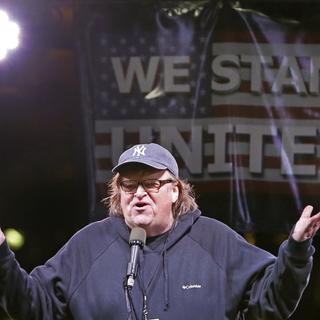 Le cinéaste Michael Moore s'exprime au cours d'un rassemblement anti-Trump, le 19 janvier 2017. [AP Photo/Keystone - Kathy Willens]