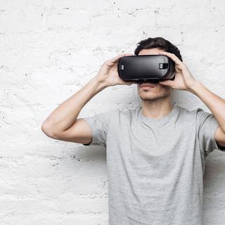 Choisir un casque de réalité virtuelle n'est pas chose facile. [fotolia - Damir]