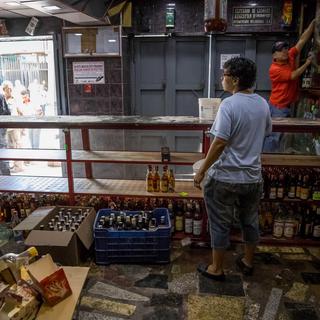 Plongés dans une profonde crise politique et économique, les Vénézuéliens subissent de sévères pénuries d'aliments de base et de médicaments. [MIGUEL GUTIÉRREZ]