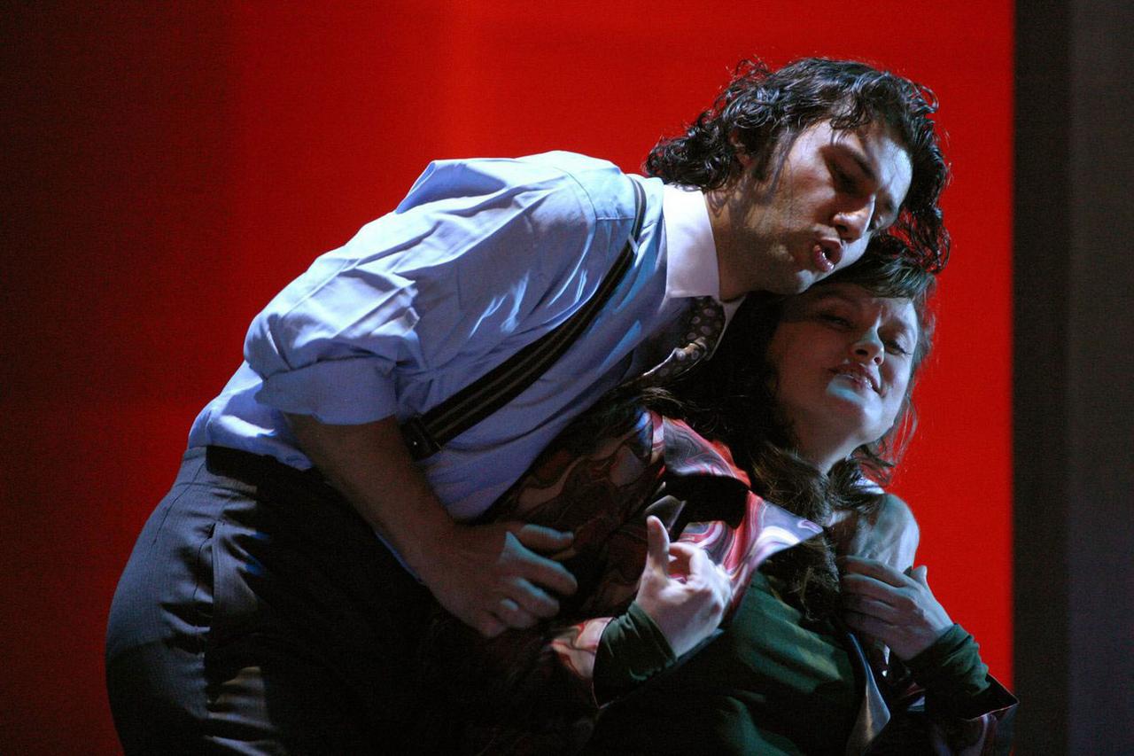 Jonas Kaufmann et Vesselina Kasarova dans "L'incoronazione di Poppea" en répétition sur la scène de l'Opernhaus de Zurich le 15 février 2005. [Keystone - Niklaus Stauss]