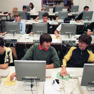 Les cours d'informatique pourraient devenir obligatoires pour les gymnasiens en Suisse. [GAETAN BALLY]