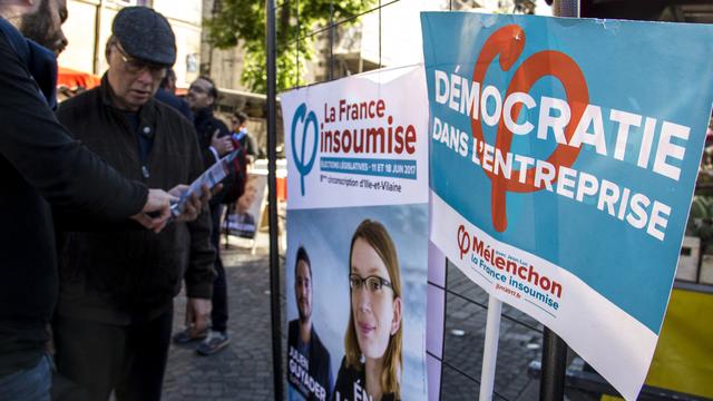 Des affiches de La France insoumise pour les législatives en Ille-et-Vilaine. [afp - Martin Bertrand/Hans Lucas]