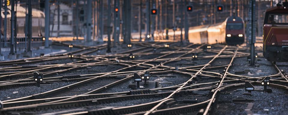 Les aiguillages à la gare de Zurich, le 28 mars 2017. [Keystone - Christian Beutler]