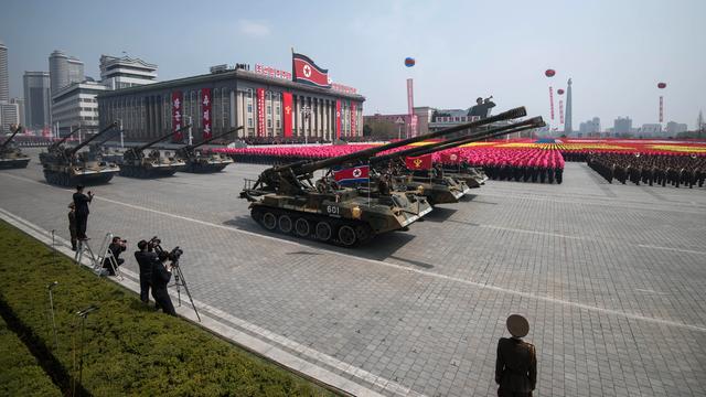 Une gigantesque parade militaire organisée à Pyongyang pour célébrer le 105e anniversaire de naissance de Kim Il-sung. [Ed Jones]