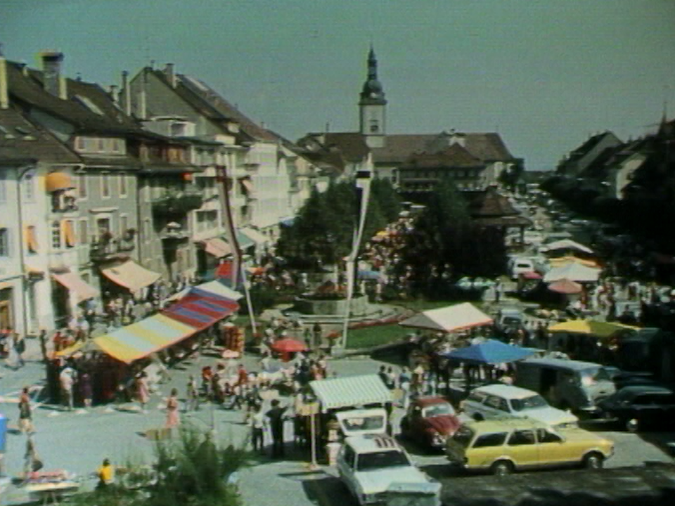 Le marché folklorique de Bulle en 1975. [RTS]