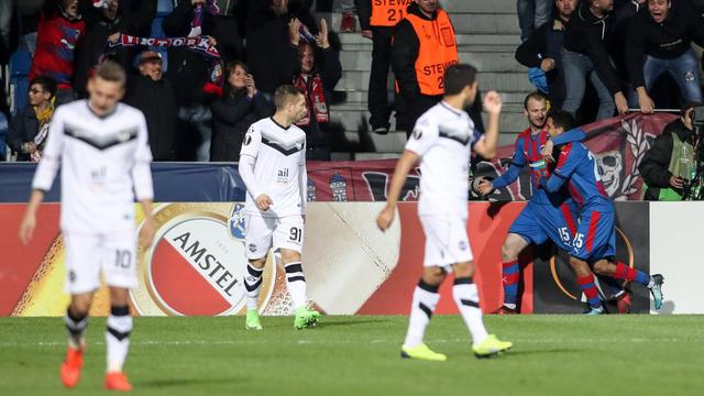 Les joueurs de Plzen (en bleu) célèbrent leur premier but. [Martin Divisek]