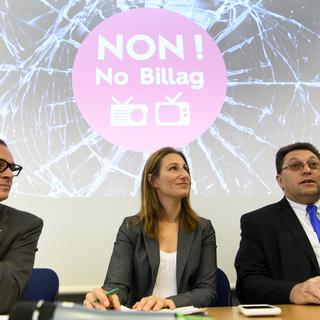 Hugues Hiltpold, Adèle Thorens et Laurent Wehrli dénoncent le contenu de l'initiative No Billag. [Keystone - Laurent Gillieron]