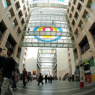 Le hall principal d'Uni-Mail, à Genève. Image d'illustration. [Keystone - Martial Trezzini]