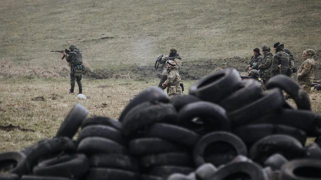 Soldats ukrainiens dans le Dombass, photographiés en avril 2015. [EPA/Keystone - Romain Pilipey]