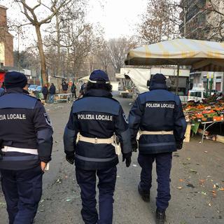 Patrouille de police dans le quartier de San Siro à Milan. [RTS - Nicole della Pietra]