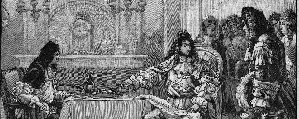 Louis XIV faisant souper Molière: sous le regard de ses courtisans, Louis XIV convie Jean Baptiste Poquelin, dit Molière, à sa table pour le dîner. Gravue de 1905-1908. [AFP]