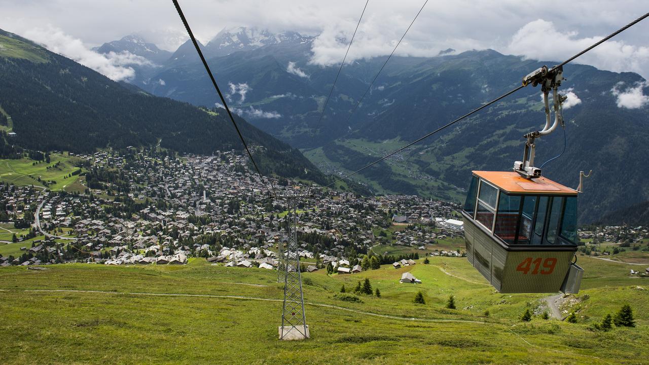 La station de Verbier, sur la commune de Bagnes, vue depuis la télécabine de Savoleyres (VS). [Keystone - Jean-Christophe Bott]