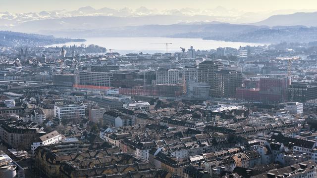 Vue de la ville de Zurich depuis le silo à grain de l'entreprise Swissmill. [Keystone - Christian Beutler]