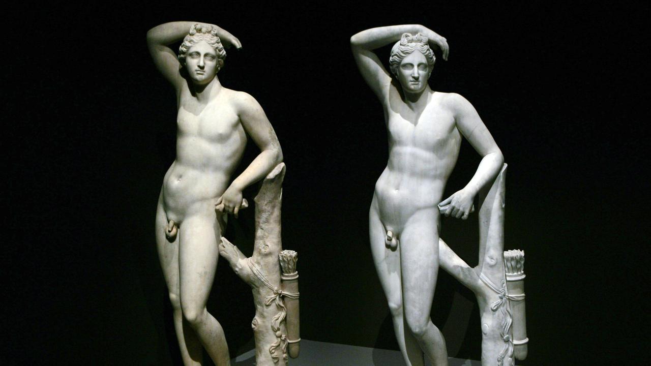 Deux statues représentant l'Apollino de Florence. [AFP - François Guillot]