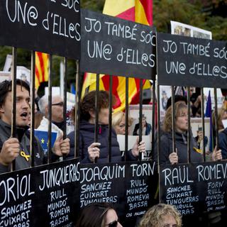 Les manifestants demandent la libération des dirigeants catalans. [Keystone - Quique Garcia]