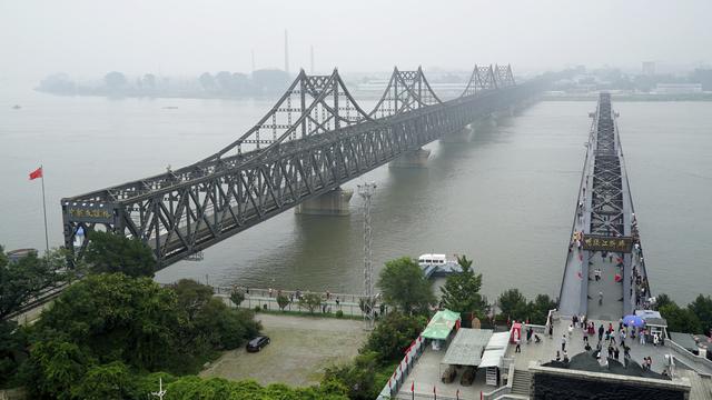 Le pont de l'Amitié, principal point de passage des échanges commerciaux entre la Chine et la Corée du Nord. [AP/Keystone - Emily Wang]