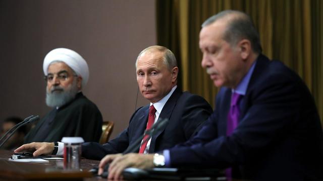 Les présidents Rohani, Poutine et Erdogan (de gauche à droite), face à la presse à Sotchi, ce 22 novembre 2017. [EPA/MICHAEL KLIMENTYEV / SPUTNIK / KREMLIN POOL MANDATORY CREDIT]