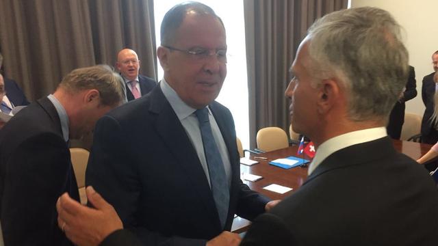 Le dernier tête-à-tête entre le ministre russe Sergeï Lavrov et le conseiller fédéral Didier Burkhalter. [@swiss_un]