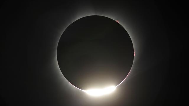 L'éclipse, presque totale, vue depuis Redmond, dans l'Oregon. [AP Photo - Ted S.Warren]