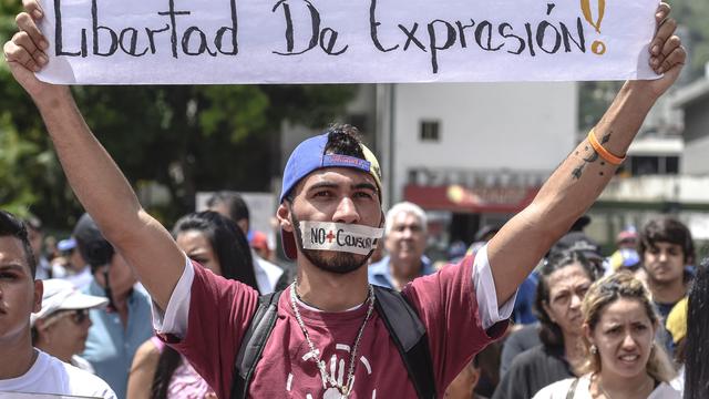 Des journalistes manifestent à Caracas contre les attaques dont ils sont victimes, 27.06.2017. [AFP - Juan Barreto]