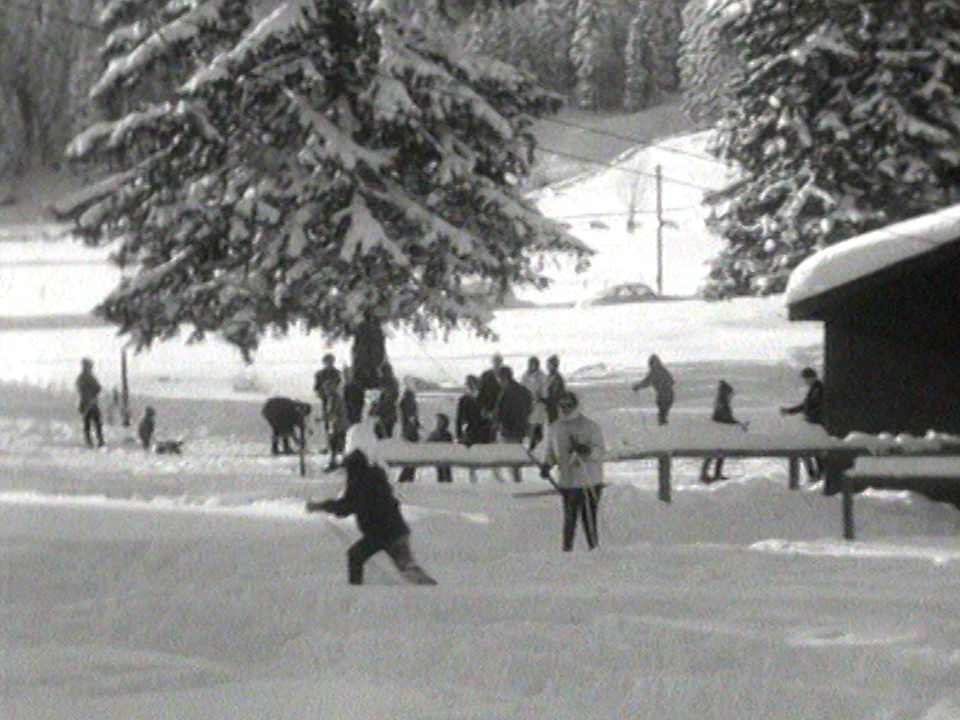 Neige abondante dans les stations en ce mois de décembre 1968. [RTS]