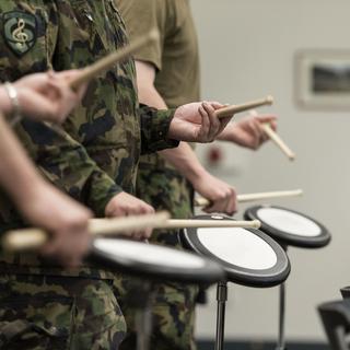 Tambours militaires pendant une répétition à Aarau. [Keystone - Christian Beutler]