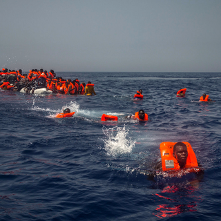 Des migrants secourus par une ONG au large de la Libye en 2017 (photo d'archives). [AP/Keystone - Santi Palacios]