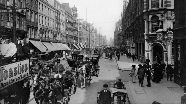 Londres au temps des calèches. [Neurdein / Roger-Viollet]