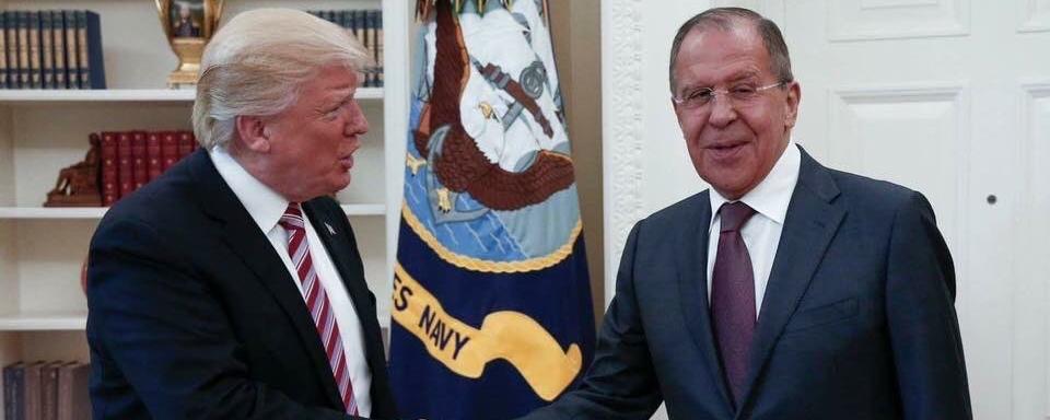 Donald Trump avec Sergueï Lavrov à la Maison Blanche. [Keystone - Russian Foreign Ministry via AP]