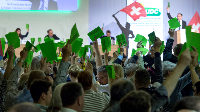 L'UDC réunit ses délégués en assemblée samedi (ici à Langenthal, 23.04.2016). [Keystone - Lukas Lehmann]