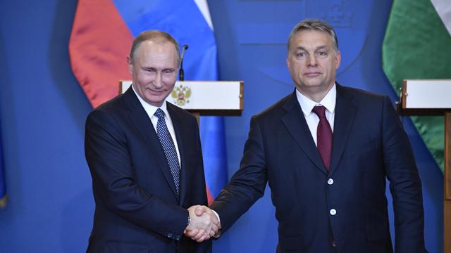 Le président russe Vladimir Poutine et le Premier ministre hongrois Viktor Orban, le 2 février 2017. [AFP - Alexander NEMENOV]