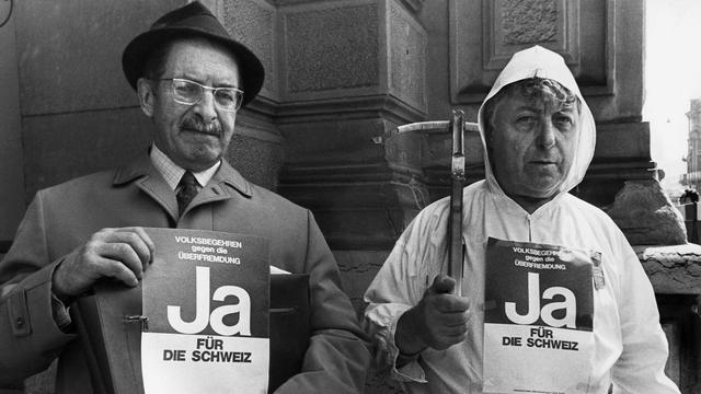 Deux militants de l'initiative "Schwarzenbach".