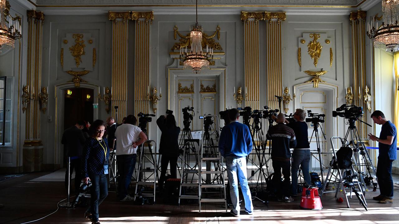 Les journalistes attendent l'annonce de l'attribution du Nobel de littérature. [AFP - Jonathan Nackstrand]
