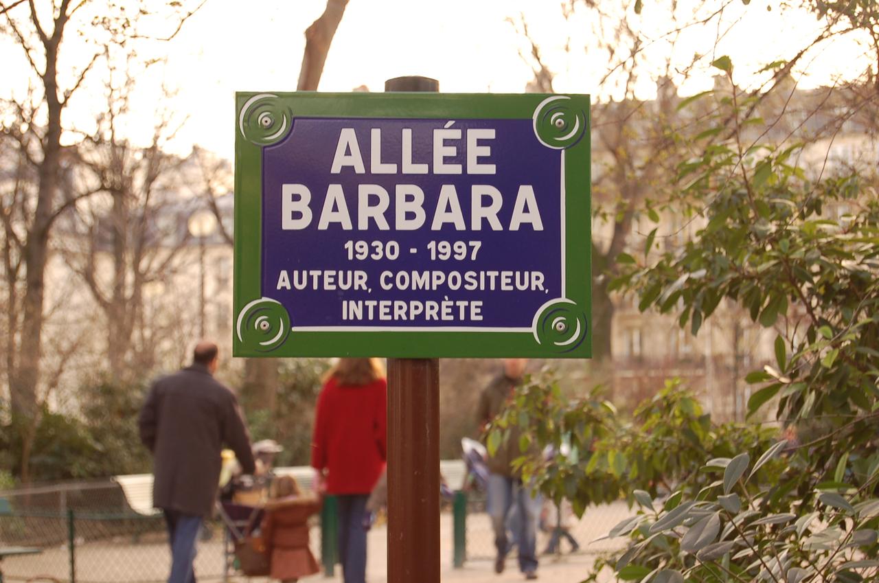 Allée Barbara dans le square des Batignolles