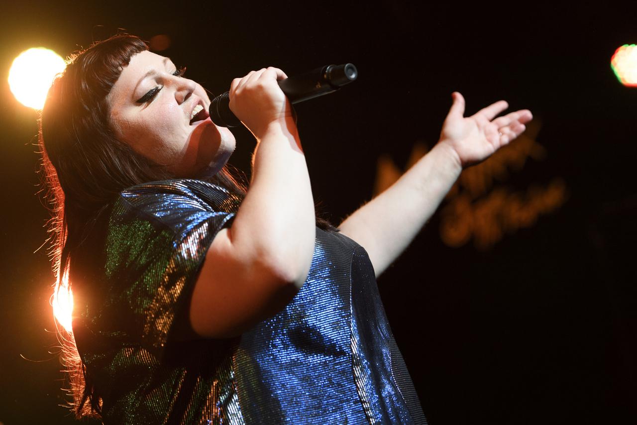 Beth Ditto lors de son concert au Montreux Jazz festival le lundi 3 juillet 2017. [Keystone - Laurent Gillieron]