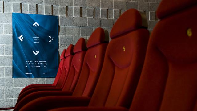 Une vue de l'affiche de la 31eme edition du FIFF (Festival International de Films de Fribourg) ce mercredi 15 mars 2017 au cinema Rex de Fribourg. (KEYSTONE/Jean-Christophe Bott) [Keystone - Jean-Christophe Bott]