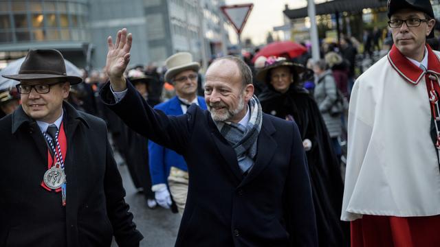 Dominique de Buman accueilli en ville de Fribourg lors de la réception en son honneur le 29 novembre. [Keystone - Jean-Christophe Bott]