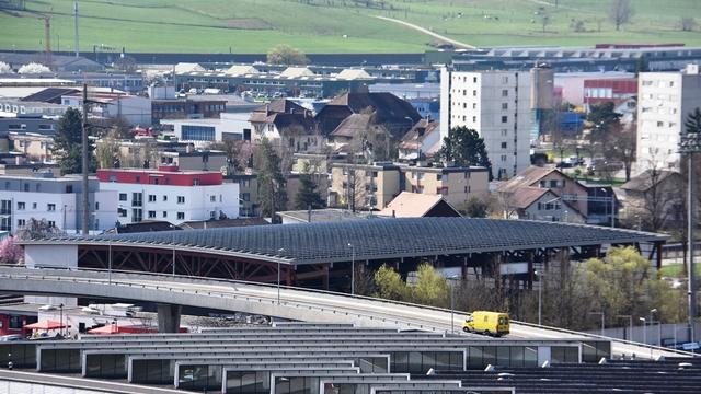 Des installations solaires à Delémont, financées en partie par des citoyens. [RTS - Gaël Klein]