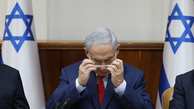 Le Premier ministre israélien Benjamin Netanyahou doit faire face à deux enquêtes pour corruption. [Keystone - Gali Tibbon]