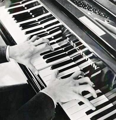 Les mains du pianiste Dinu Lipatti [DP]