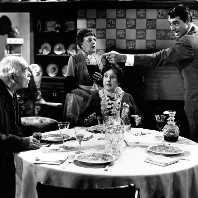 Une scène tirée du film "Arsenic et vieilles dentelles" de Frank Capra, 1941. [Warner Bros/Collection Christophel/AFP]