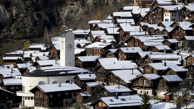 Une vue du village valaisan d'Albinen. [Keystone - Jean-Christophe Bott]