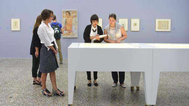 Des visiteuses au Musée Jenisch à Vevey en juin 2015. [Keystone - Christian Brun]